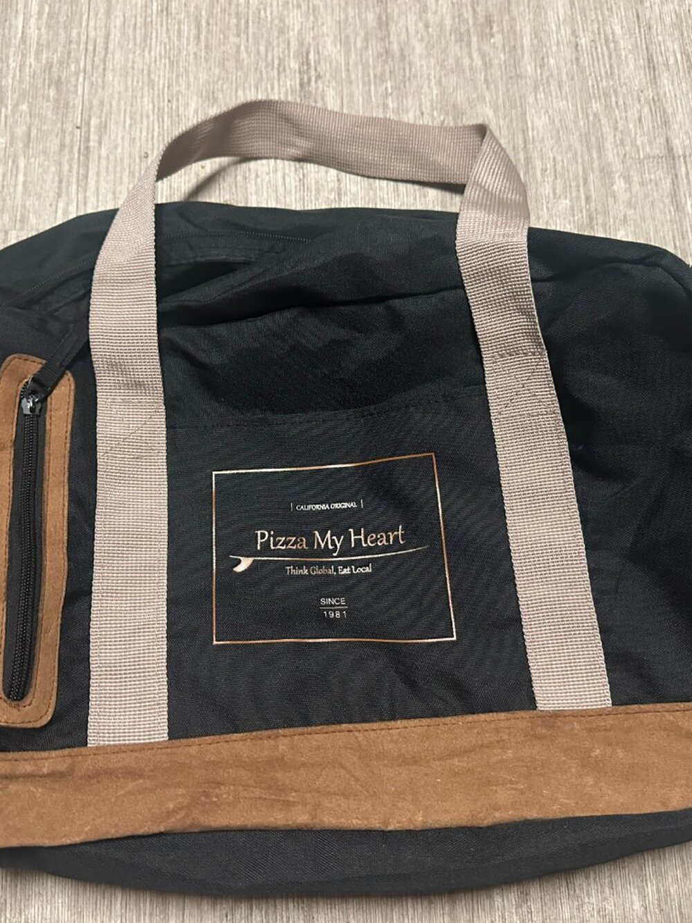 Leed's Pizza My Heart Duffle Bag w/shoulder strap 17x 10